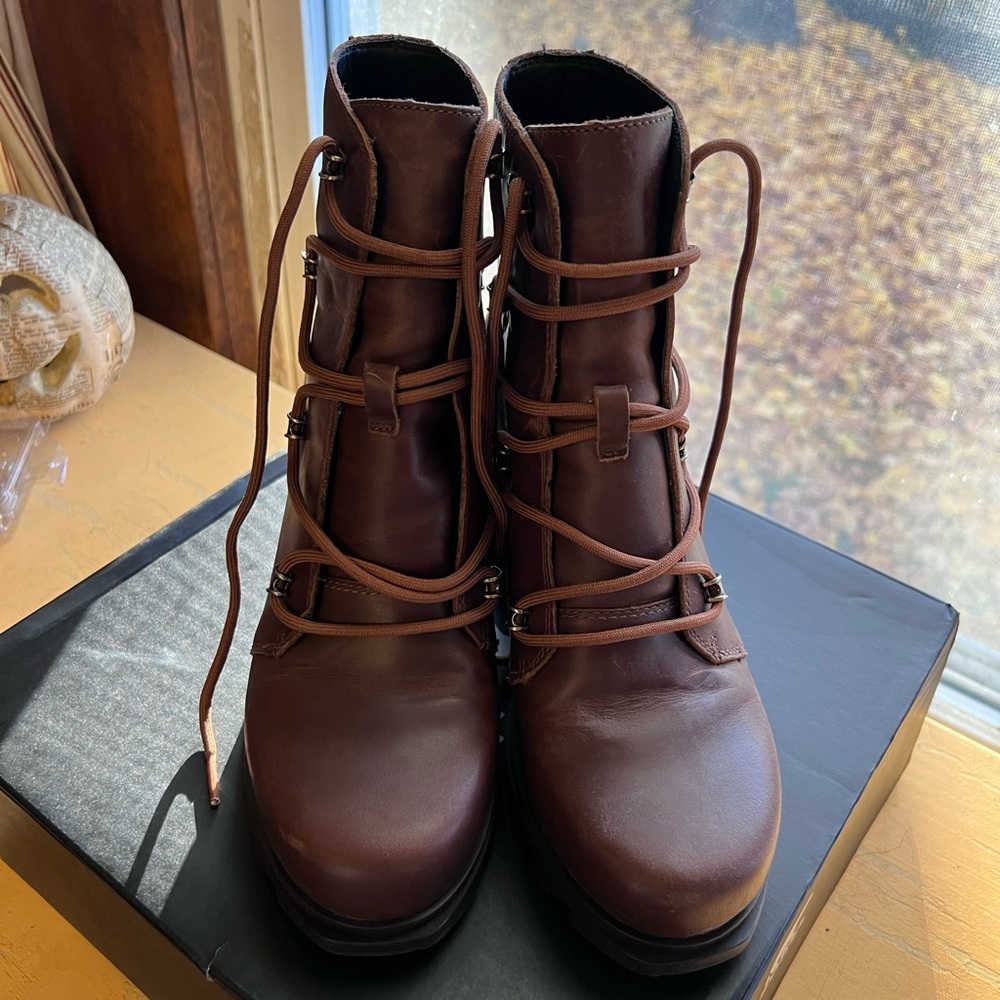 SOREL JOAN OF ARCTIC WEDGE LACE BOOTS